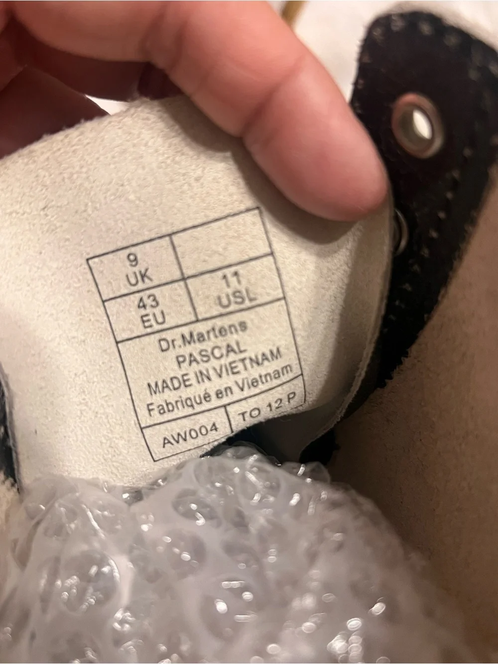 Dr. Martens like new  Black Pascal Lace-Up Boots man or women  M size 9 w 10